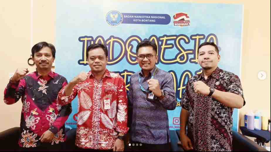 Kepala Badan Kesbangpol, Deddy Haryanto melakukan pertemuan dengan Kepala Badan Narkotika Nasional Kota (BNNK) Bontang Lulyana Ramdhani pada Kamis, 18 April 2024.